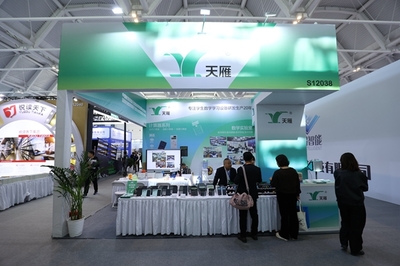 天雁電子攜多款計(jì)算器產(chǎn)品亮相第82屆中國(guó)教育裝備展示會(huì)